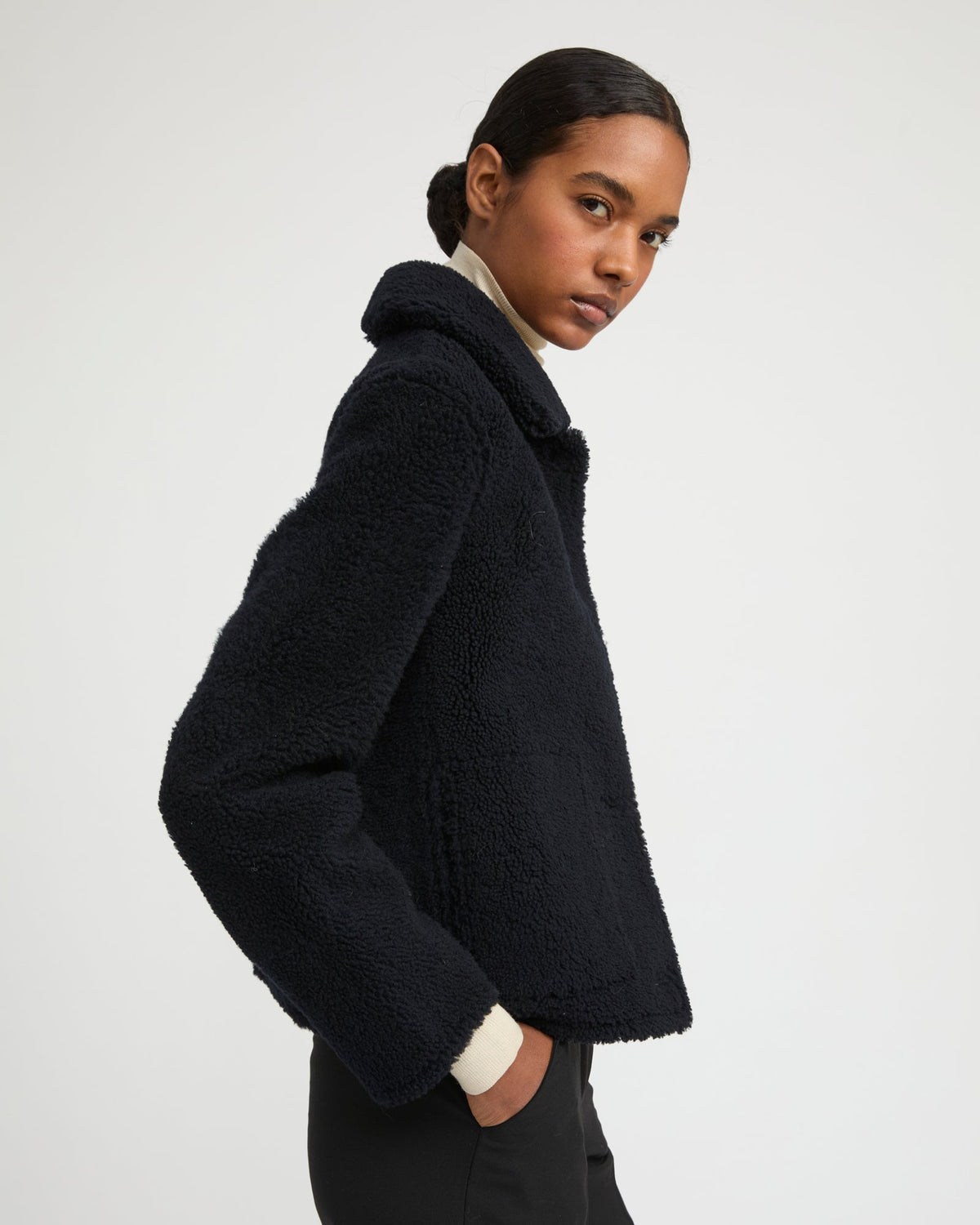 Short butonned jacket in Merino lambskin