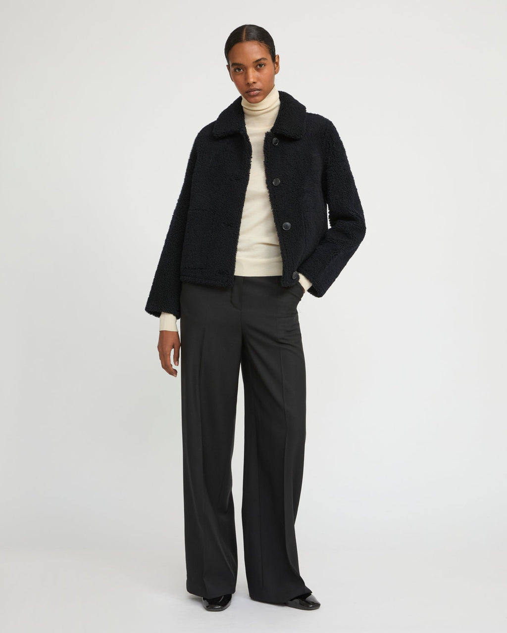 Short butonned jacket in Merino lambskin