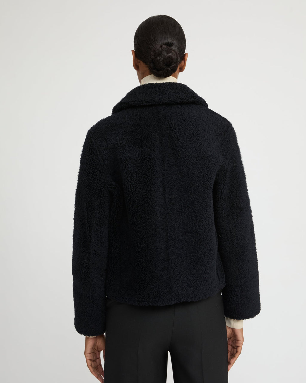 Short butonned jacket in Merino lambskin