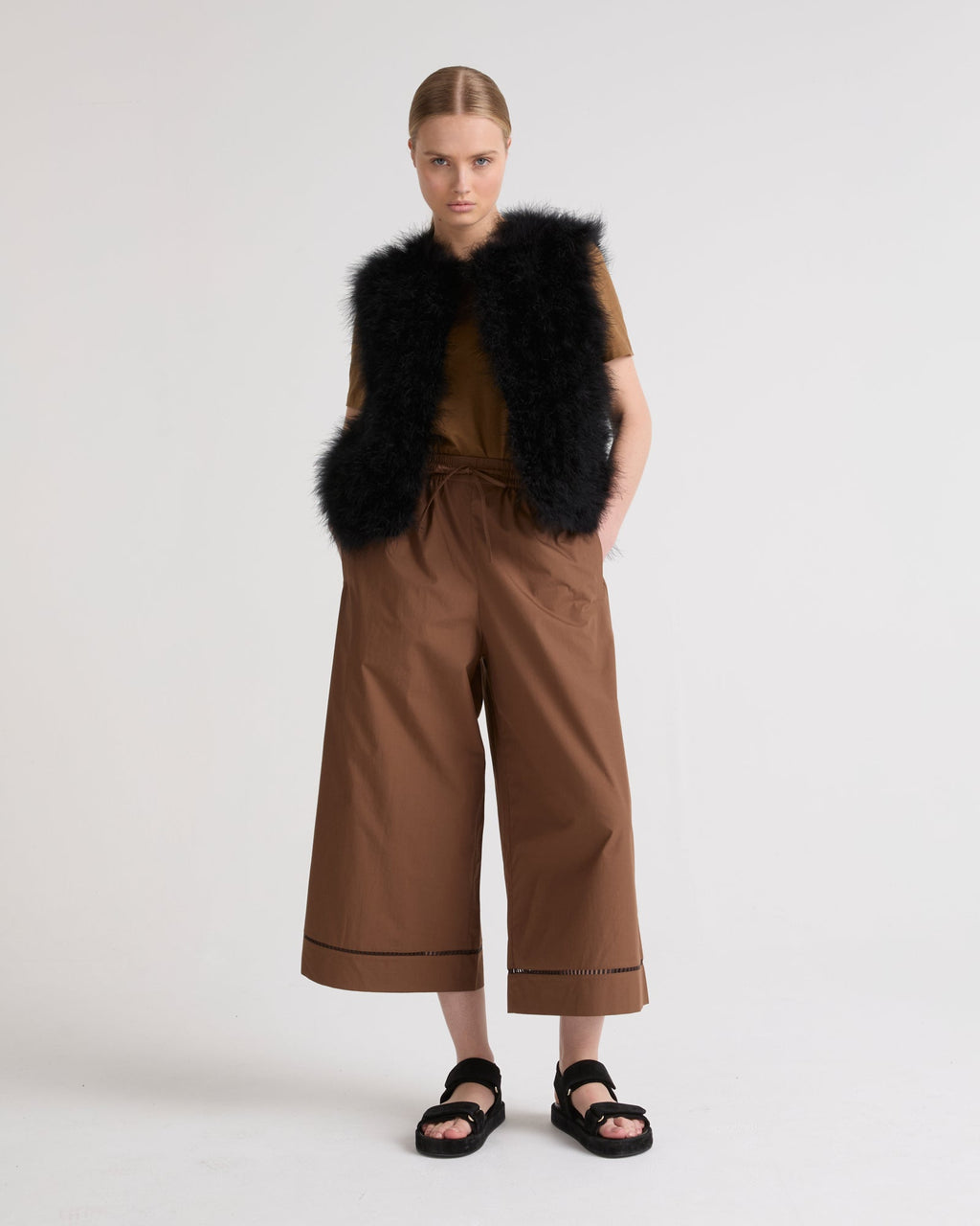 Cropped feather gilet
