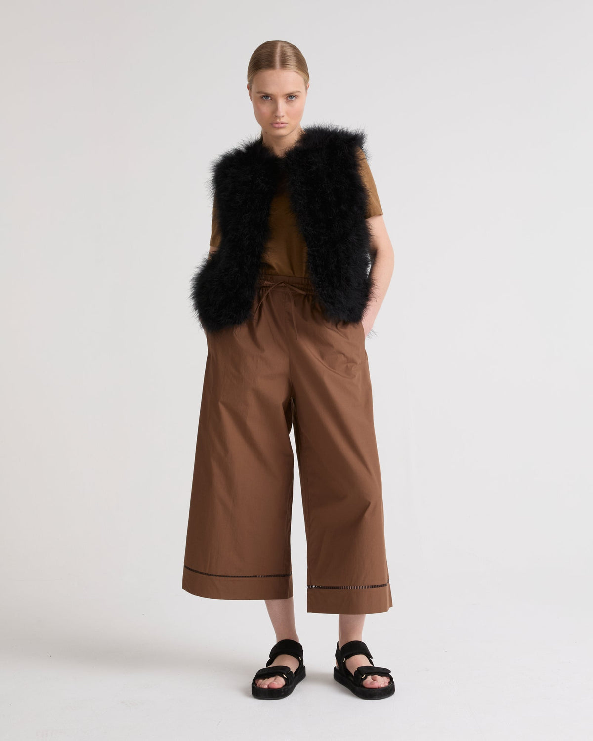 Cropped feather gilet