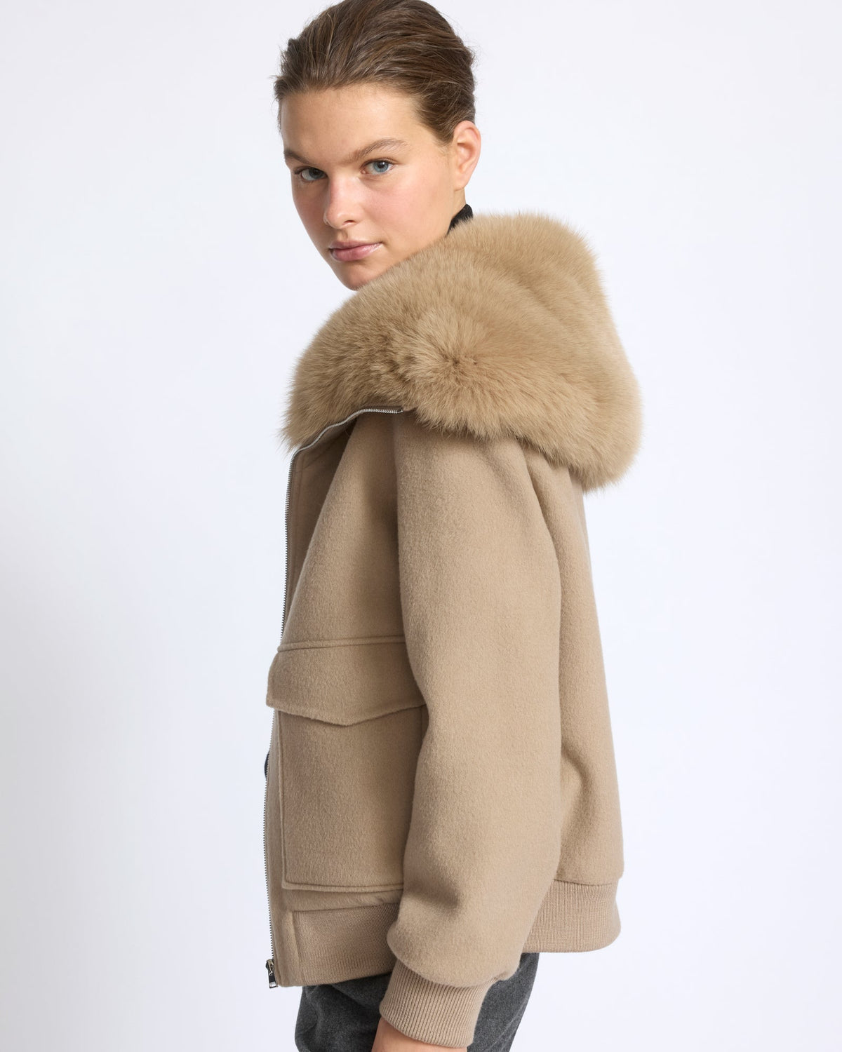 Cropped jacket in cashmere wool with fox fur collar