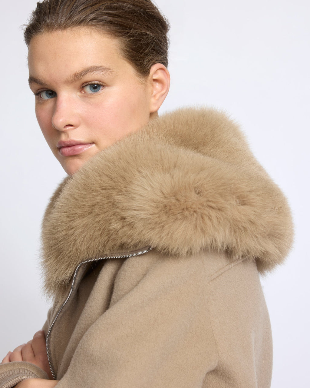 Cropped jacket in cashmere wool with fox fur collar