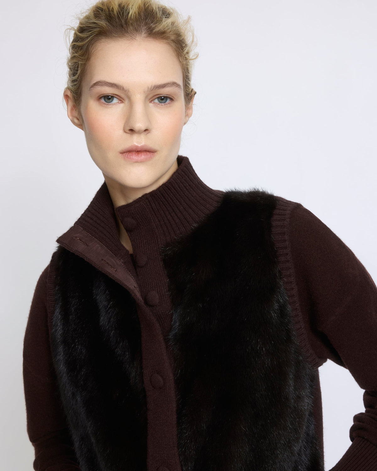 Short knitted gilet in merino and mink