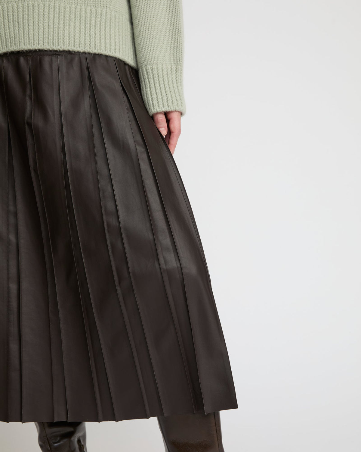 Fine lamb leather pleated skirt