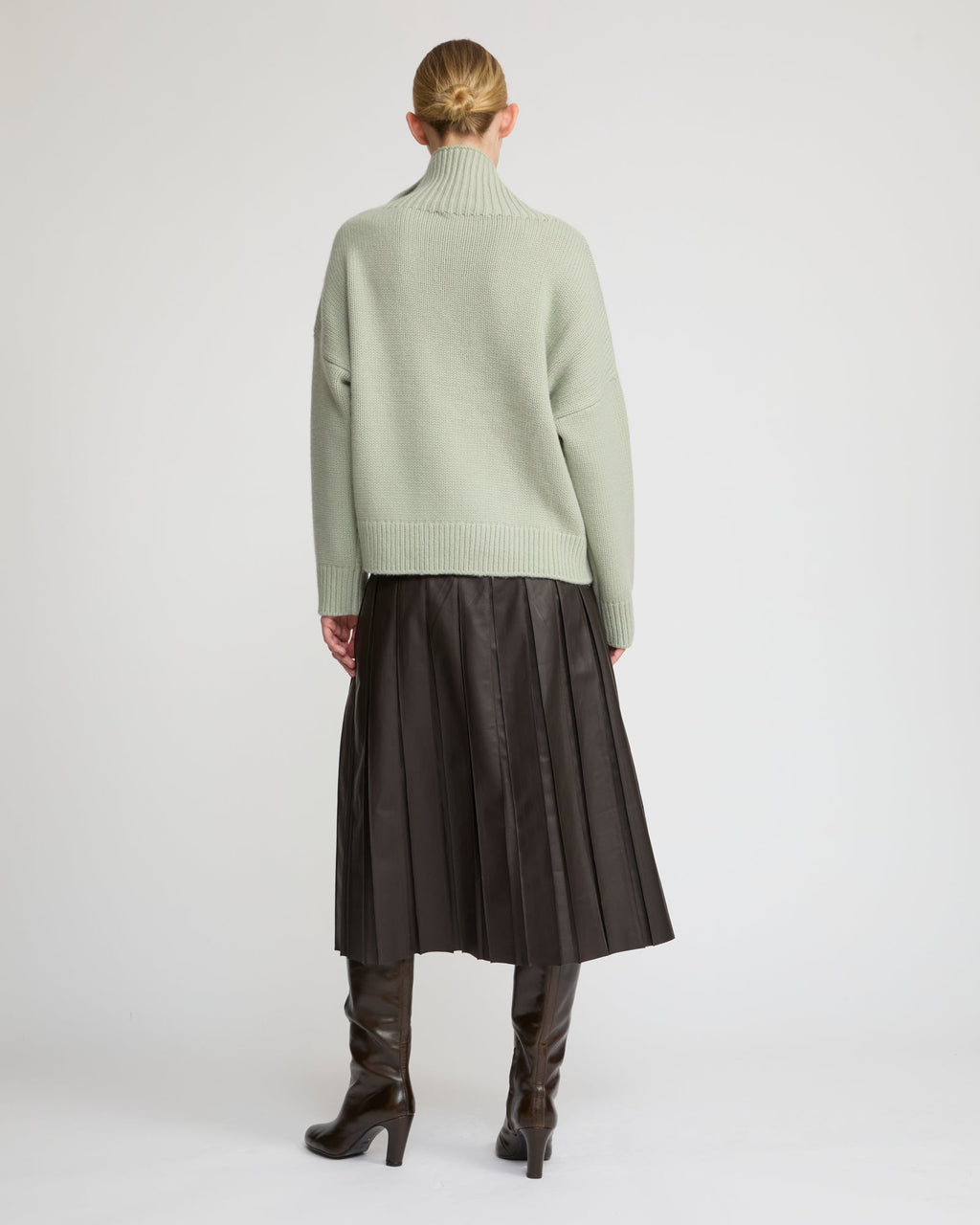 Fine lamb leather pleated skirt