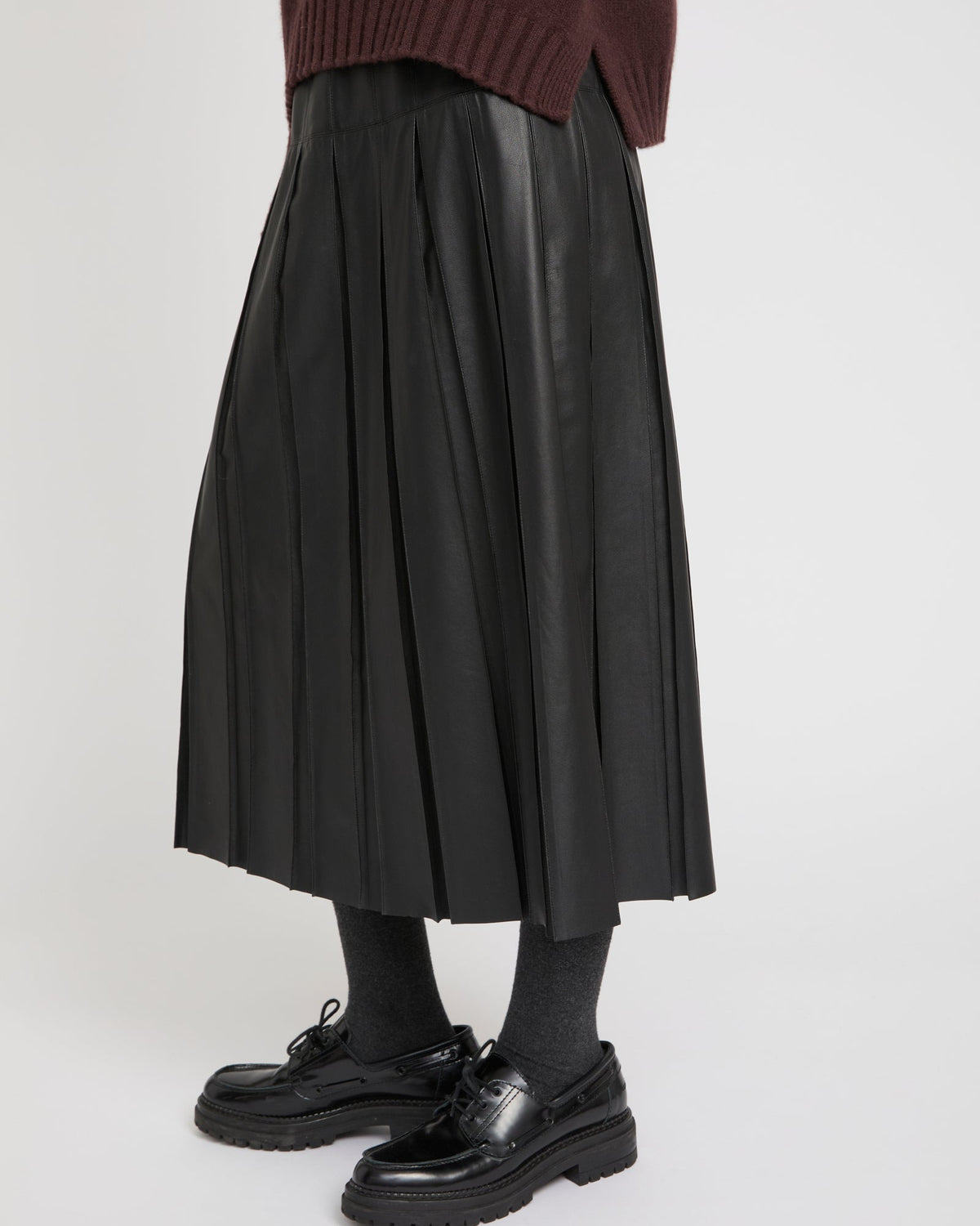 Fine lamb leather pleated skirt