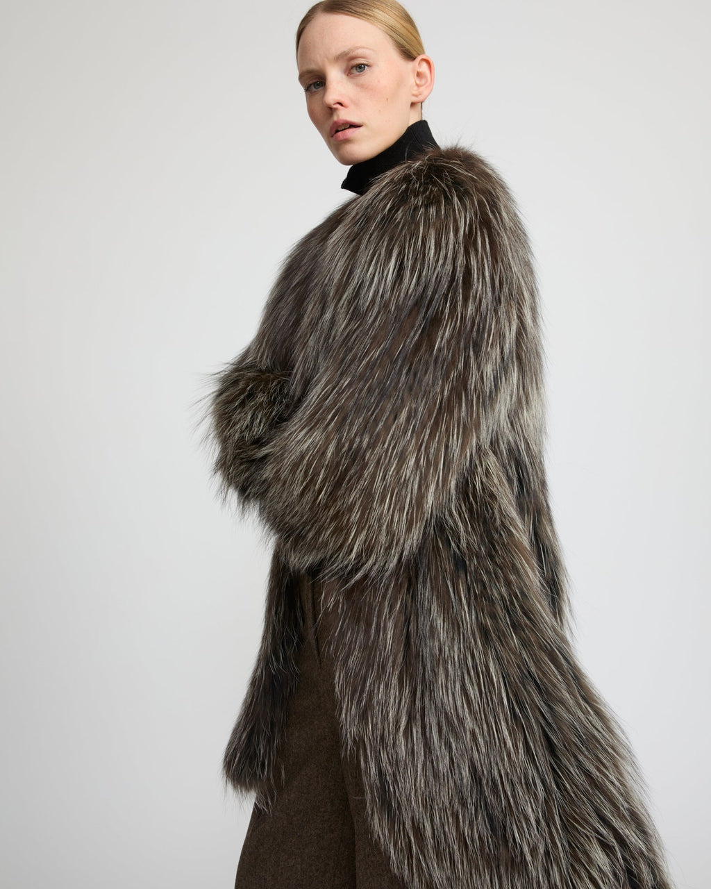 Long jacket in knitted fox fur