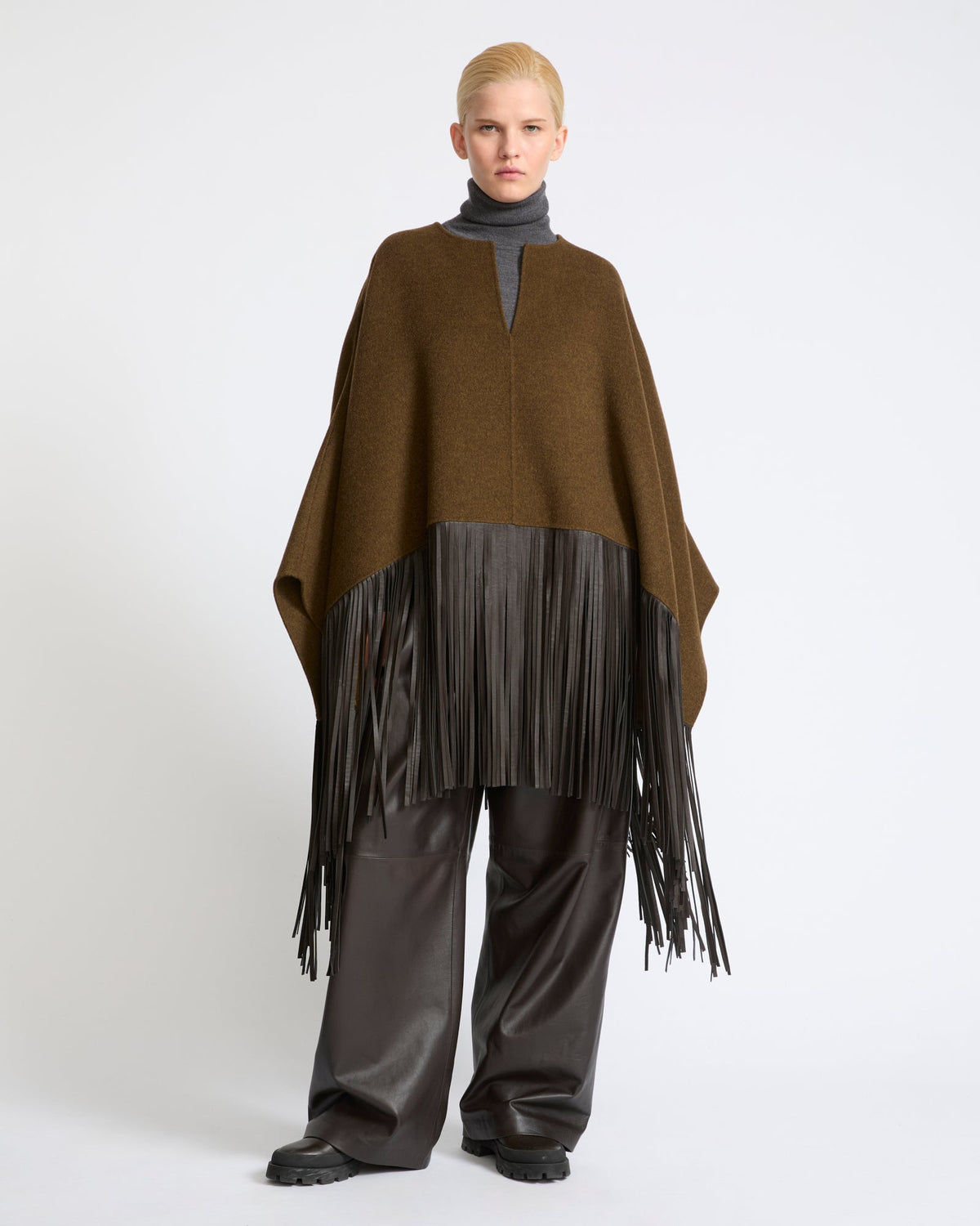 Double face wool and cashmere cape with lambskin leather fringes