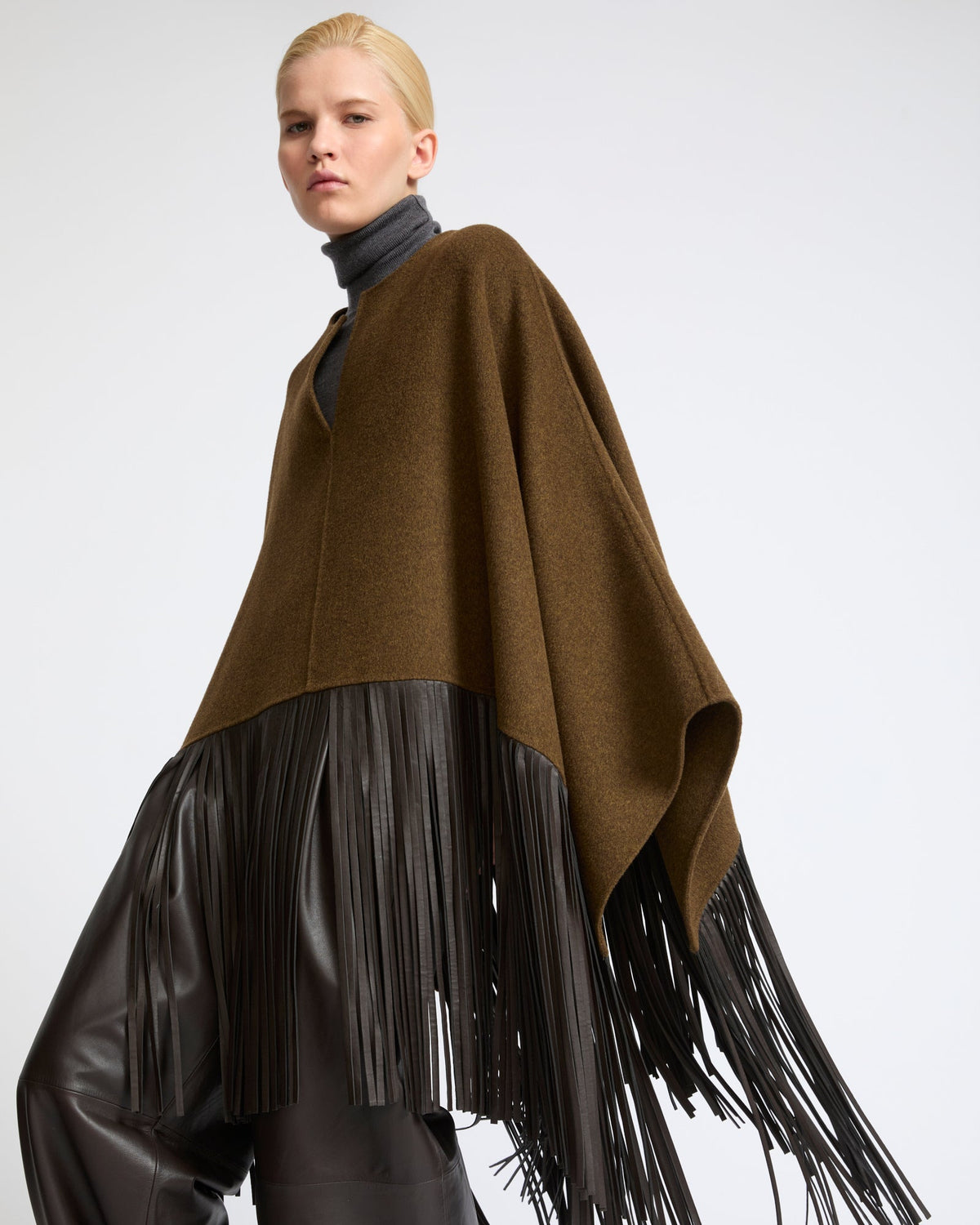 Double face wool and cashmere cape with lambskin leather fringes