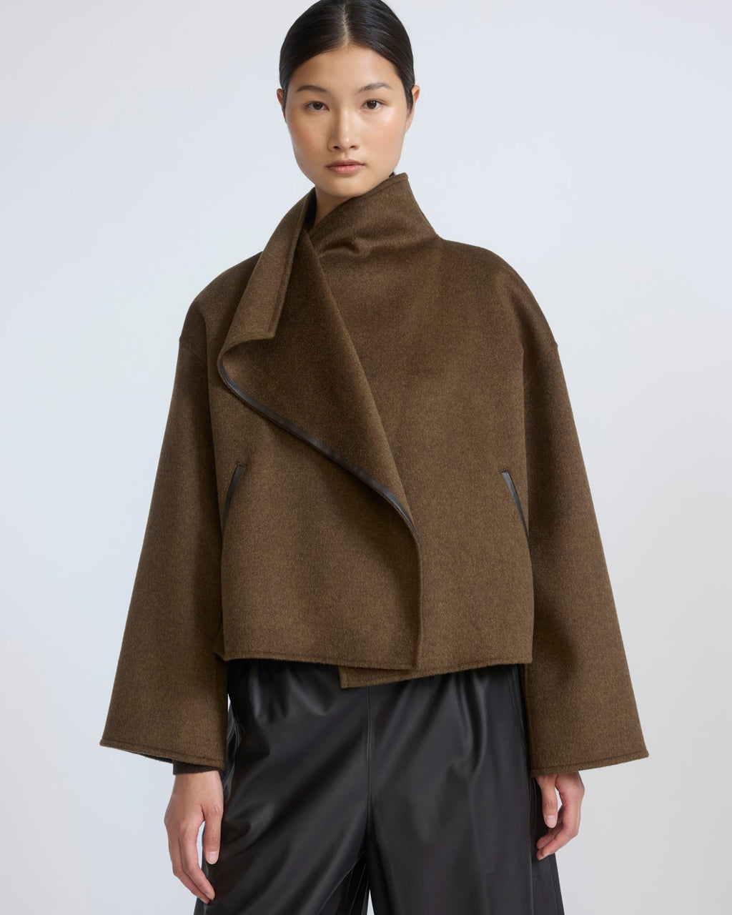 Short double-sided cashmere wool jacket with lambskin shearling