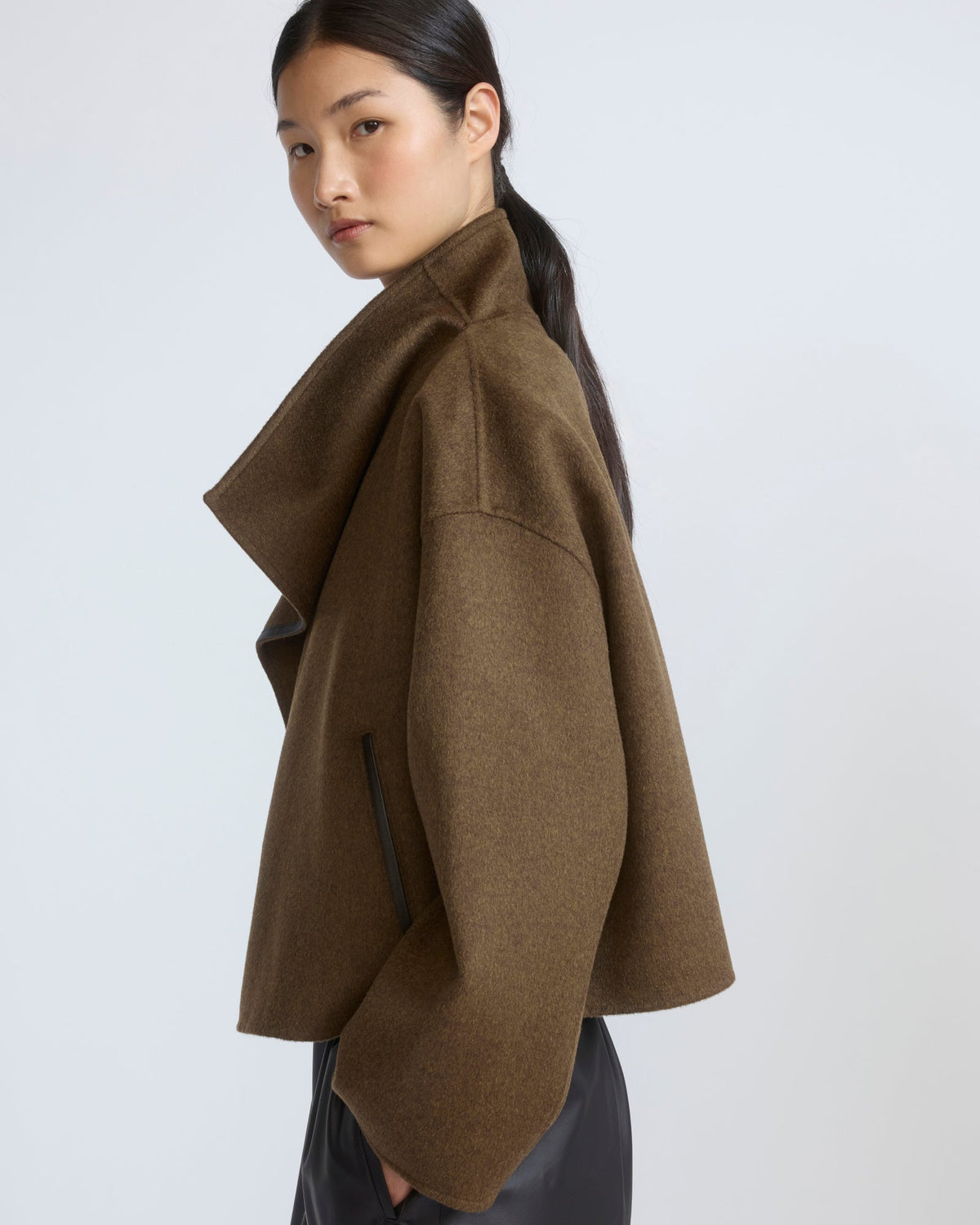 Short double-sided cashmere wool jacket with lambskin shearling
