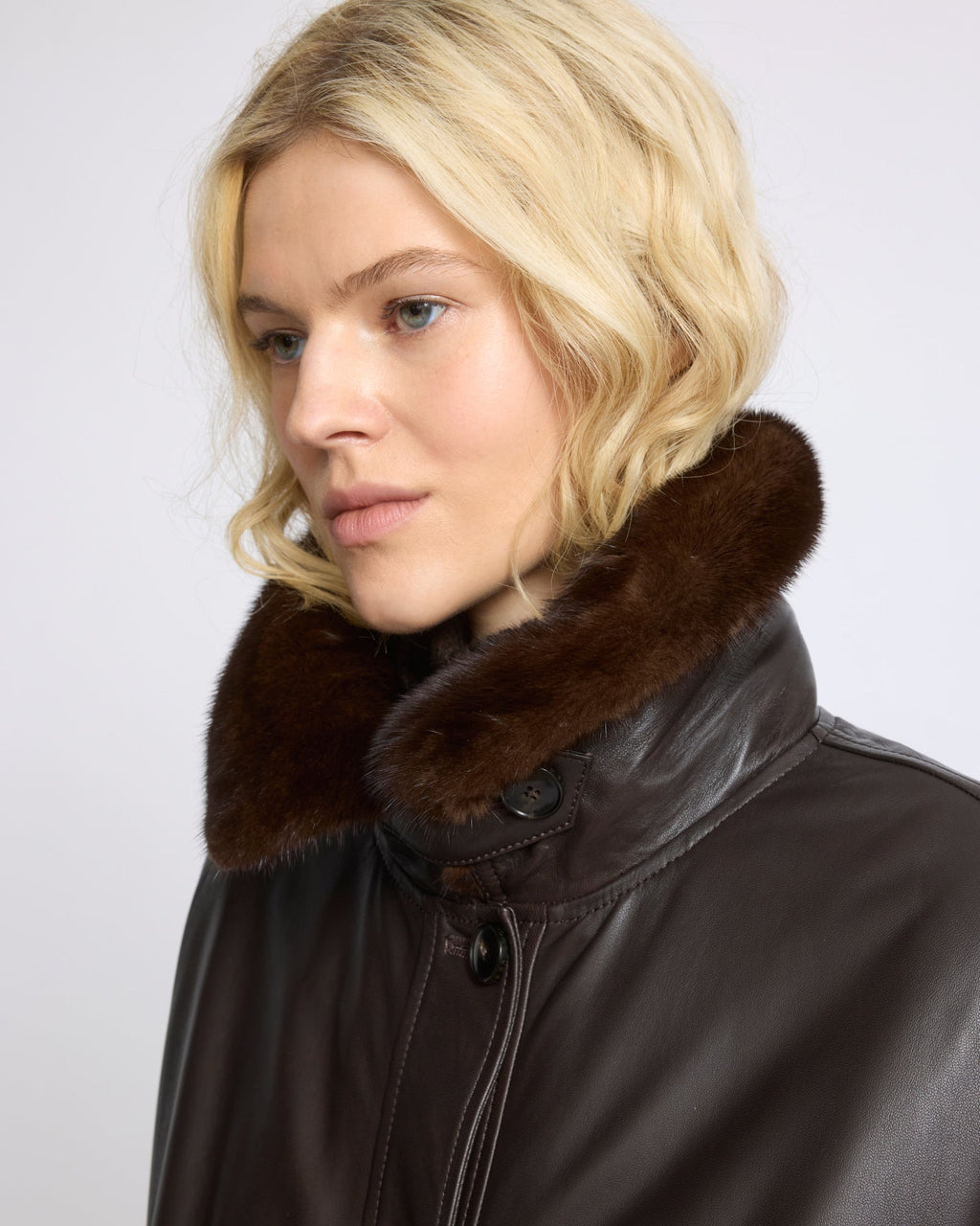 Short lambskin leather jacket with detachable mink fur collar
