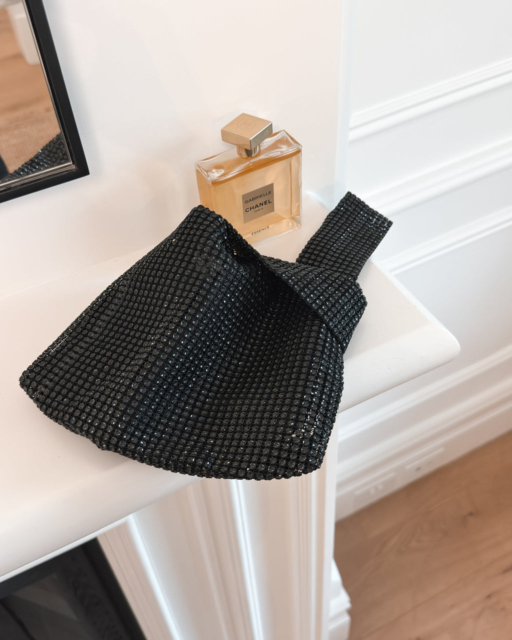 Yelena Wrist Bag - Black | Women's Clutch Bag