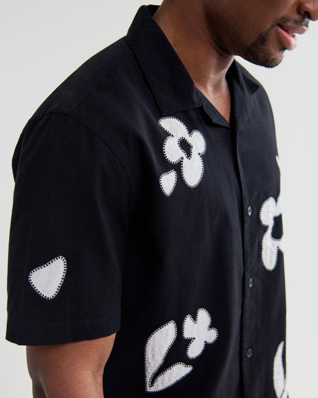 Didcot - Black And Beige Abstract Applique Short-Sleeve Shirt