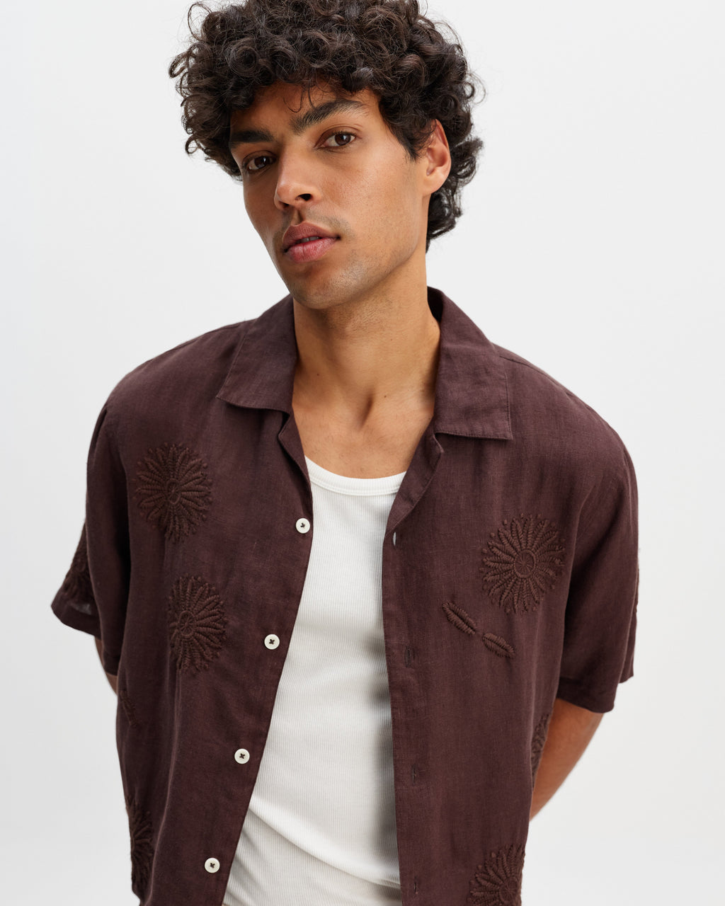 Didcot - Brown Flower Embroidered Short-Sleeve Shirt