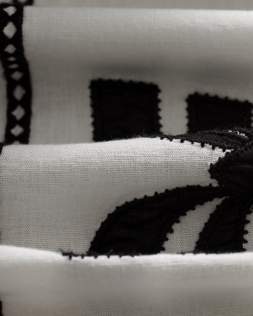 Didcot - Ecru And Black Border Applique Short-Sleeve Shirt