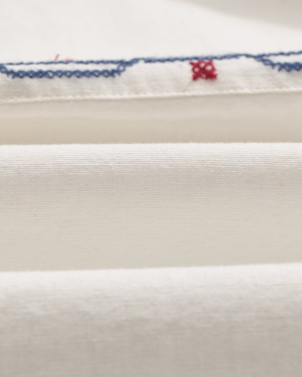 Didcot - Ecru Cross-Stitch Border Short-Sleeve Shirt
