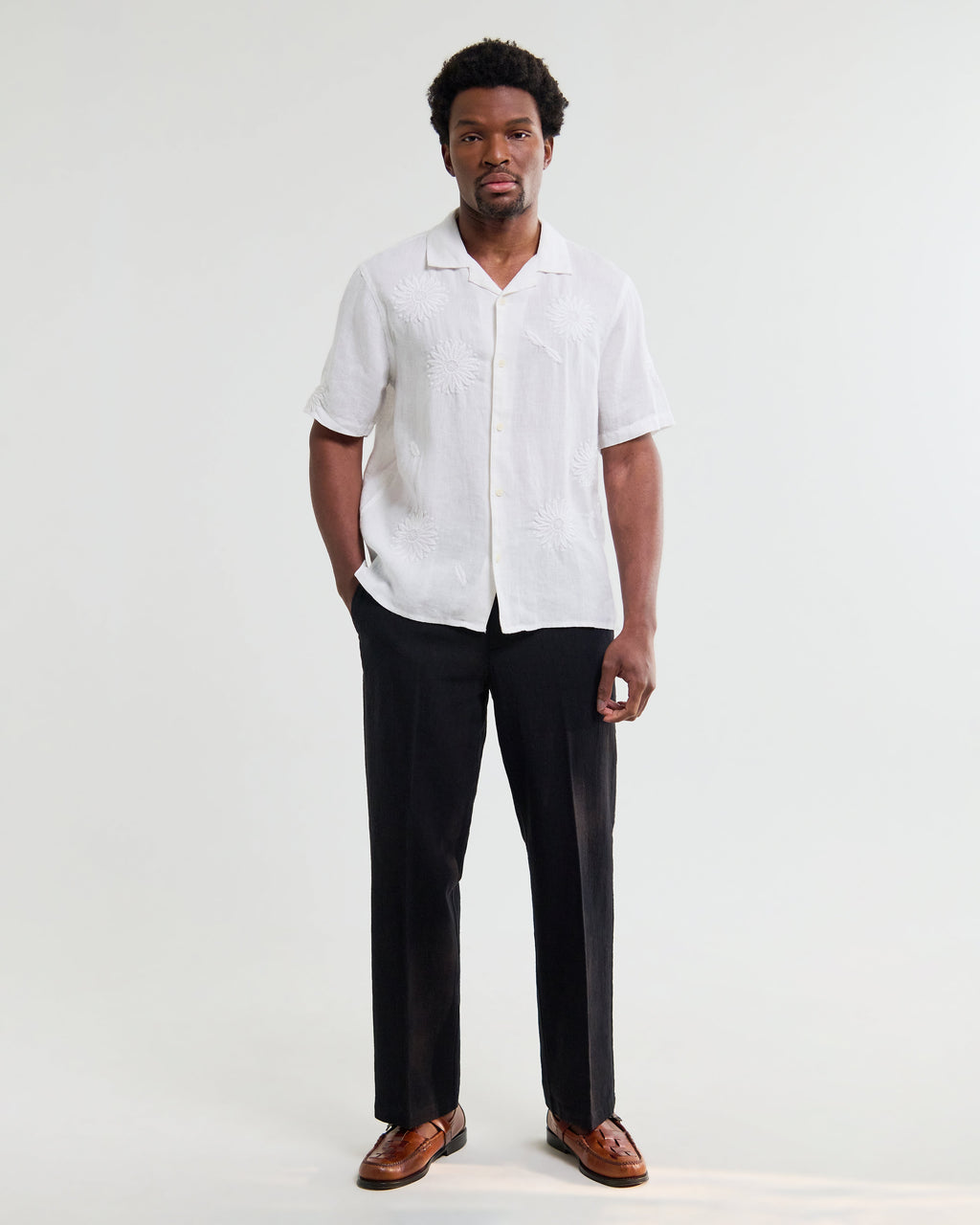 Didcot - White Flower Embroidered Short-Sleeve Shirt