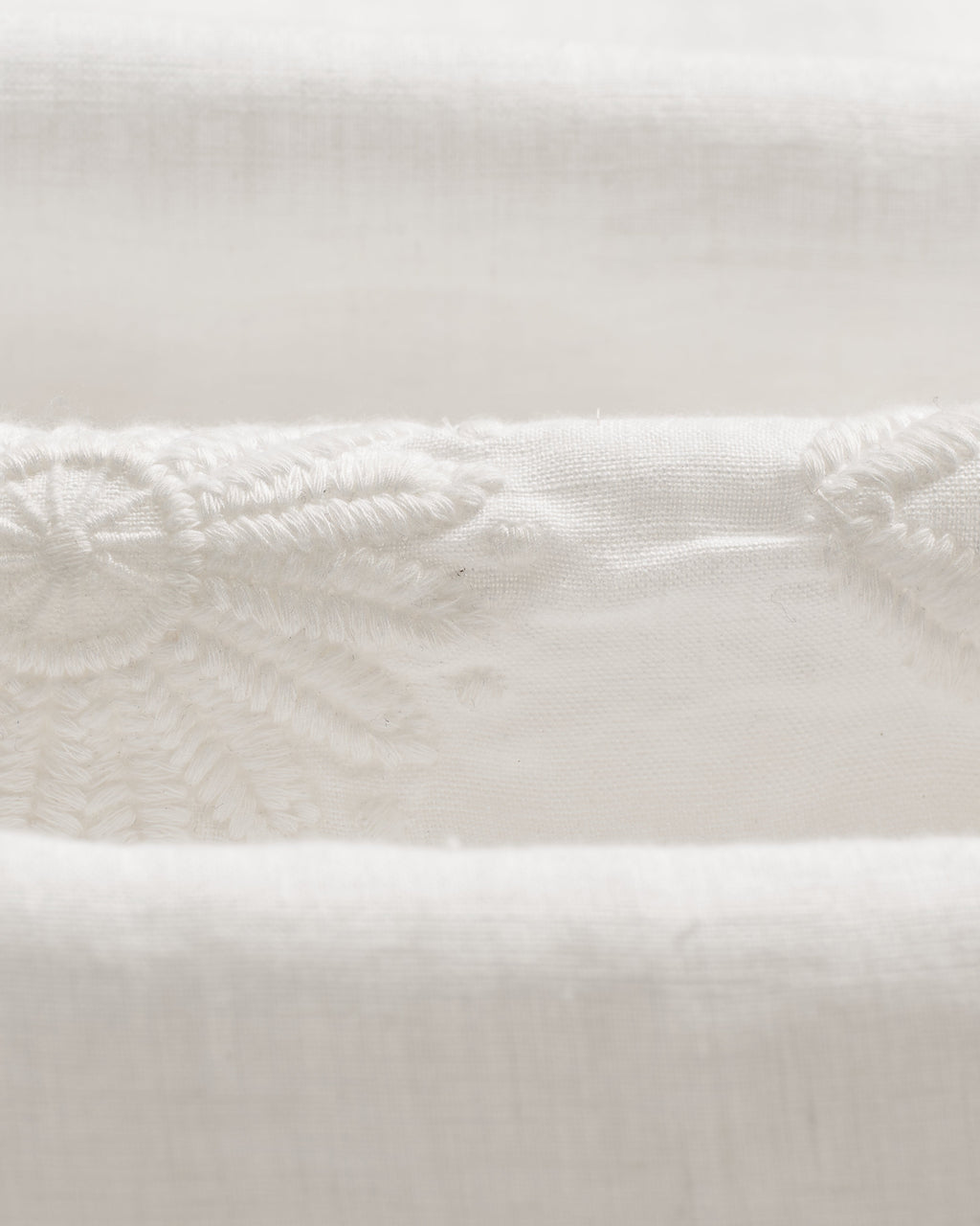 Didcot - White Flower Embroidered Short-Sleeve Shirt