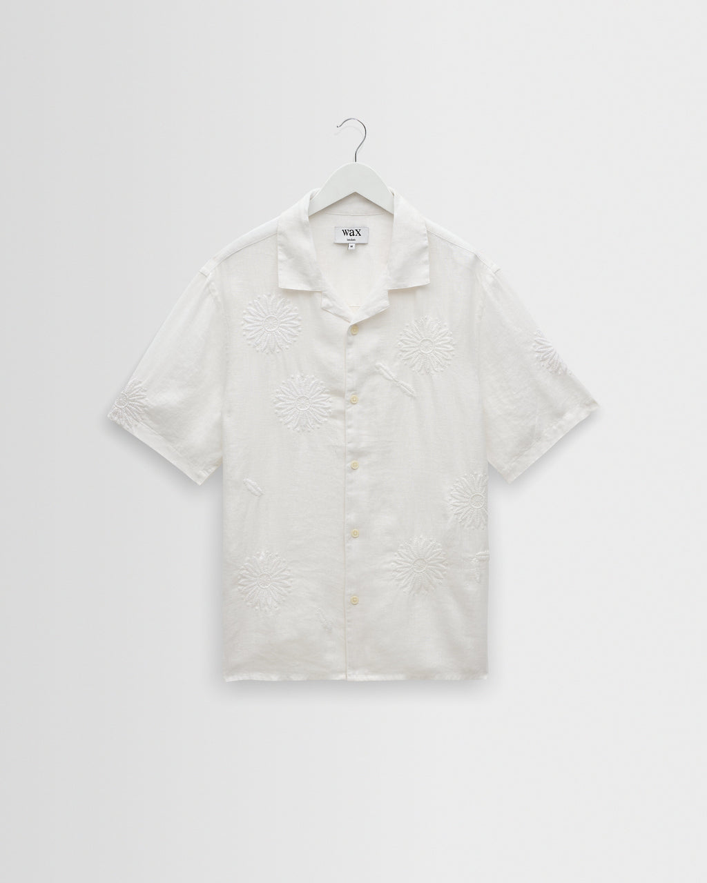 Didcot - White Flower Embroidered Short-Sleeve Shirt