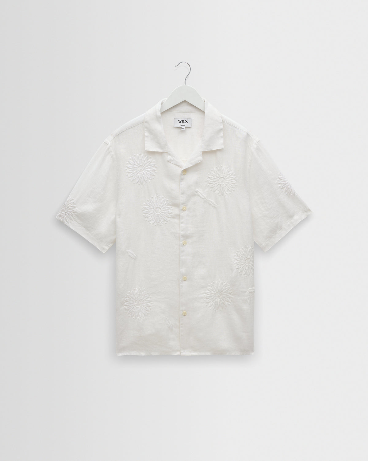Didcot - White Flower Embroidered Short-Sleeve Shirt