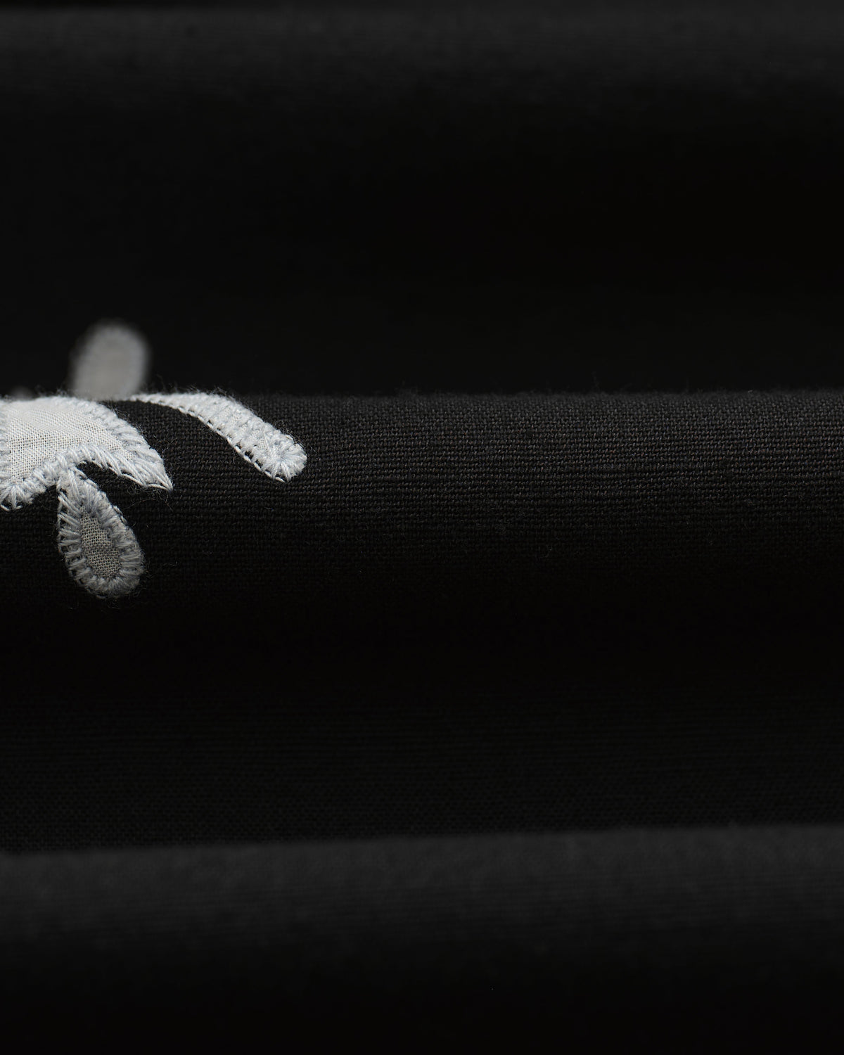 Kurt - Black Round Applique Cotton Shorts